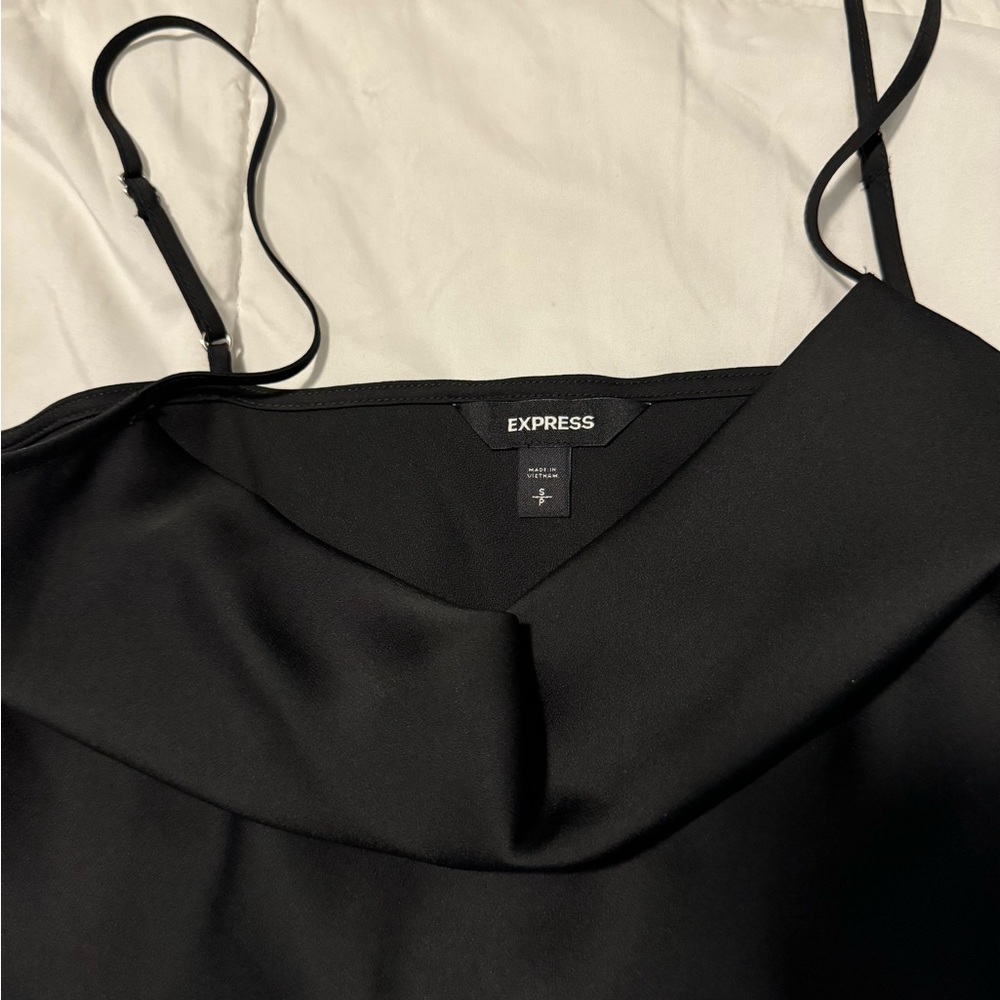Small women’s black top express